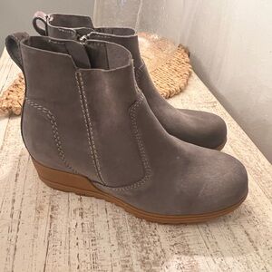 SOREL Women's Evie Grey Suede Waterproof Wedge Bootie Sz 6.5